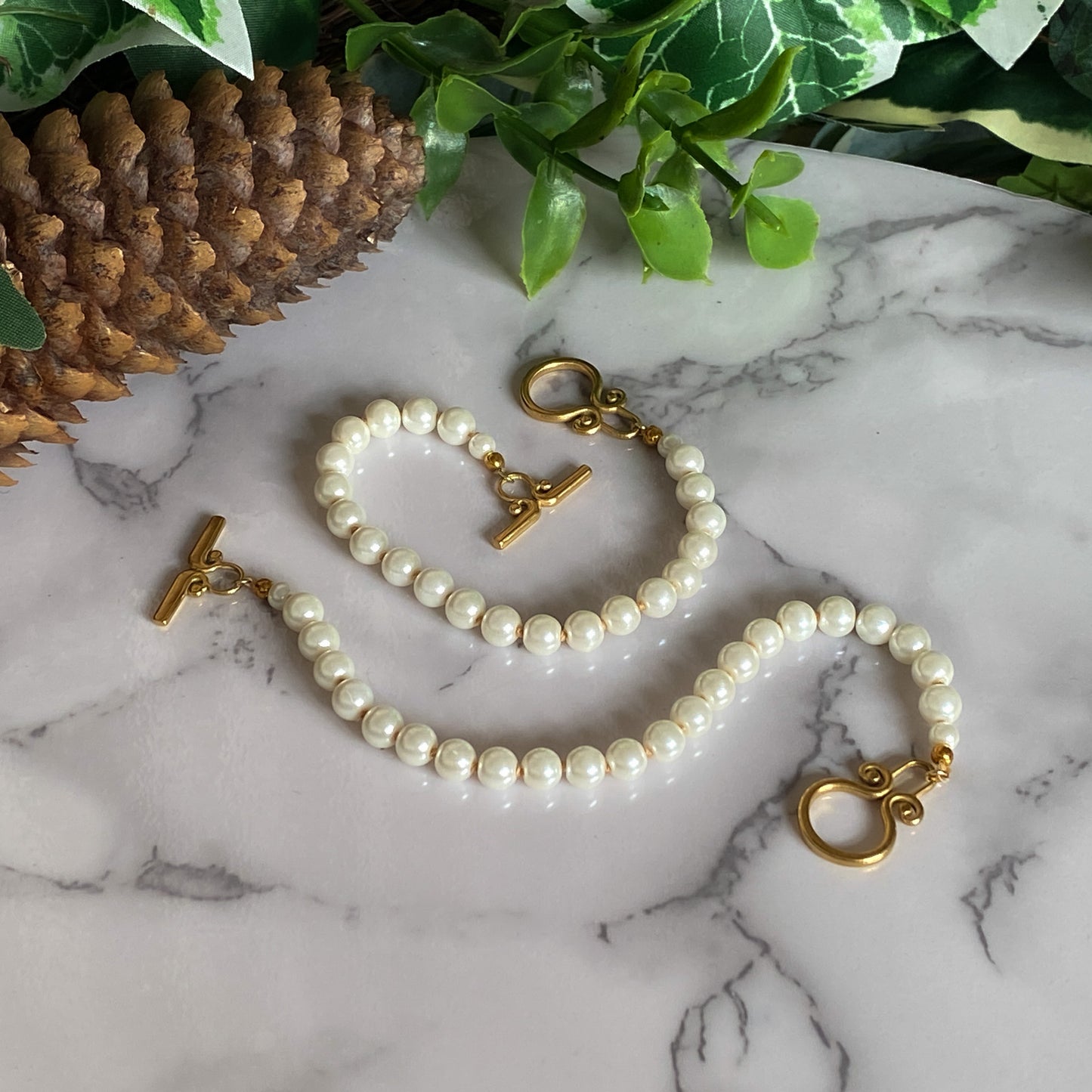 Venus II ~ Glass Pearl & Gold Overlay Knotted Pearl Bracelet