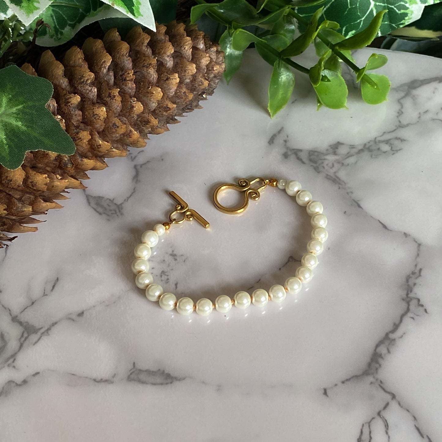 Venus II ~ Glass Pearl & Gold Overlay Knotted Pearl Bracelet