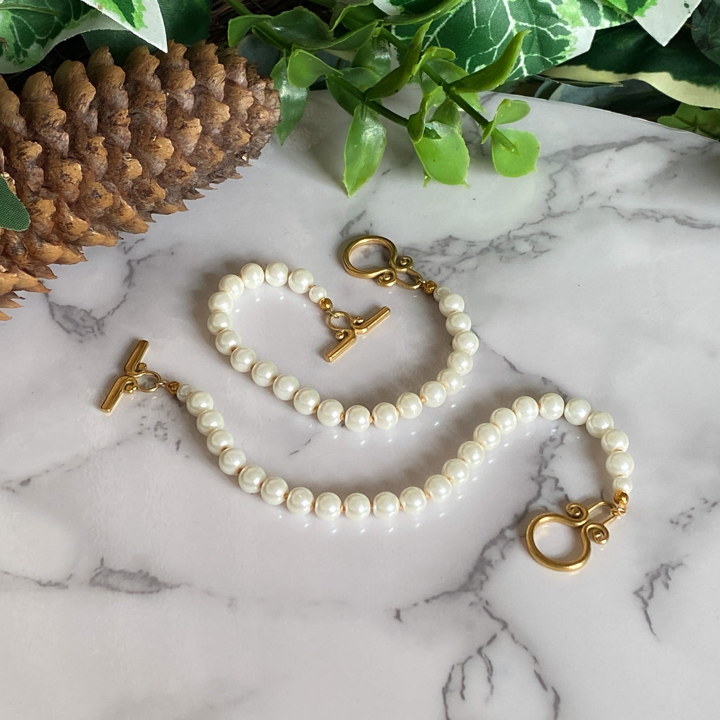 Venus II ~ Glass Pearl & Gold Overlay Knotted Pearl Bracelet