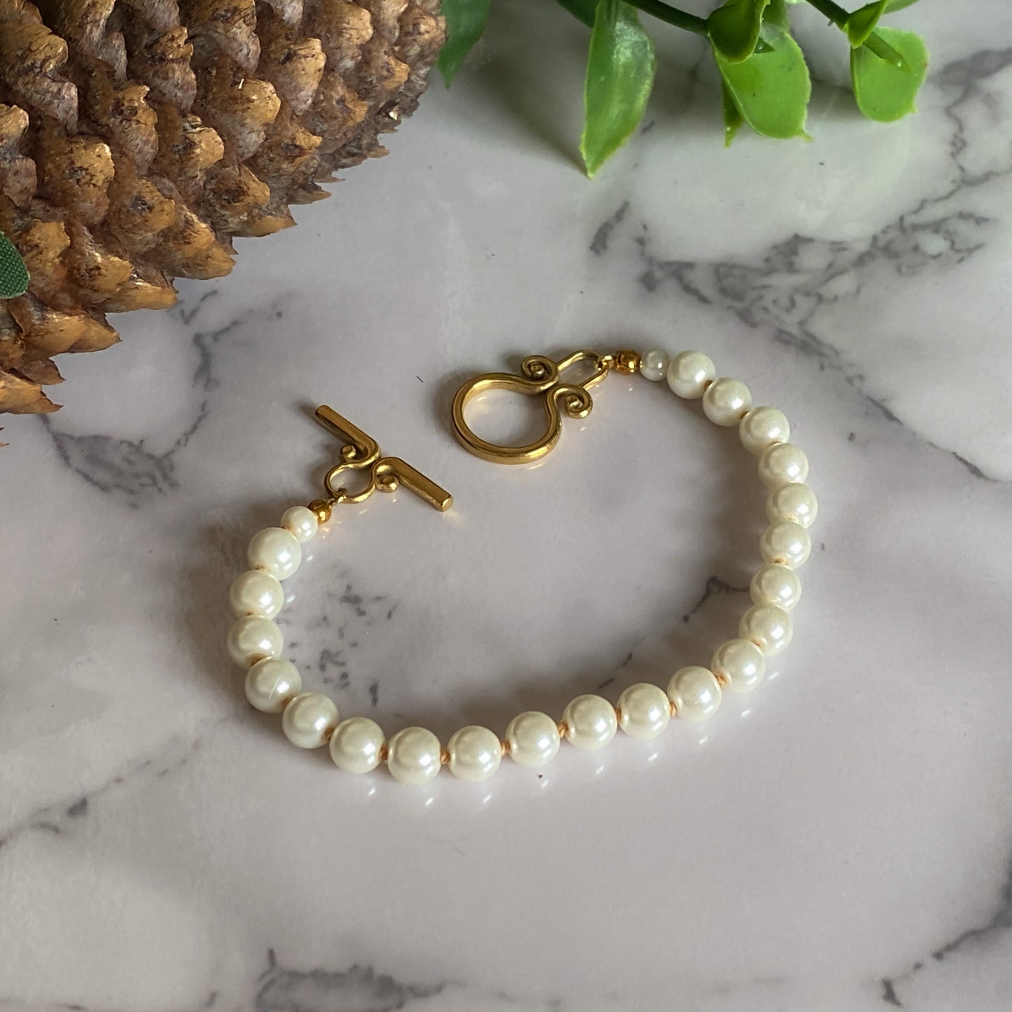 Venus II ~ Glass Pearl & Gold Overlay Knotted Pearl Bracelet